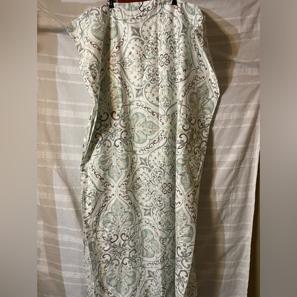 Shabby Chic Green, Gray Floral Medallion Fabric 72x72 Shower curtain - Picture 4 of 4